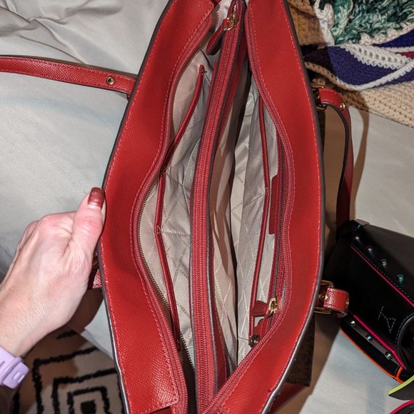 Michael Kors Voyager Handbag - Picture 6 of 14